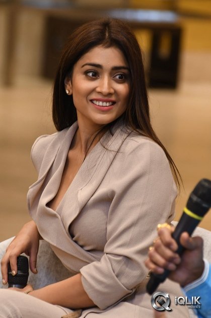 Shriya-Saran-at-Gautamiputra-Satakarni-Movie-Promotions